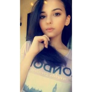 Meet your Posher, Dina